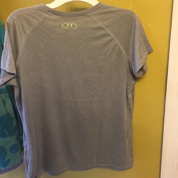 Under armor T-shirt - Picture 2 of 3
